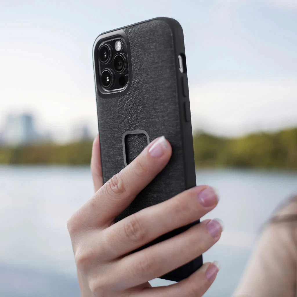 Peak Design IPhone 14 Plus Everyday Case - Charcoal 4 Peak Design IPhone 14 Plus Everyday Case - Charcoal - Image 2